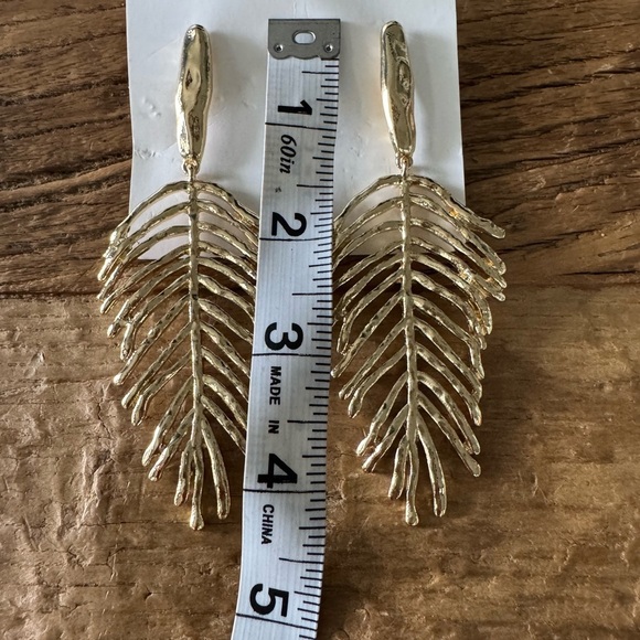 NEW Beautiful Gold Leaf Earrings ~ wearable art ~ NEVER WORN 💛 - Picture 3 of 4